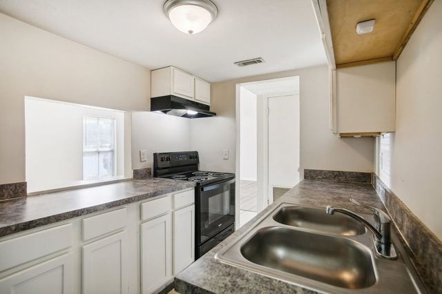 Kitchen with double sink